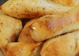 garlic butter breadsticks delivery or takeout des moines iowa
